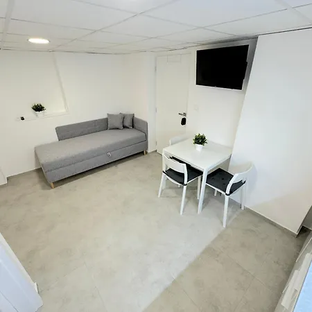 Krasny - 1 V Srdci Centra דירה ברטיסלאבה