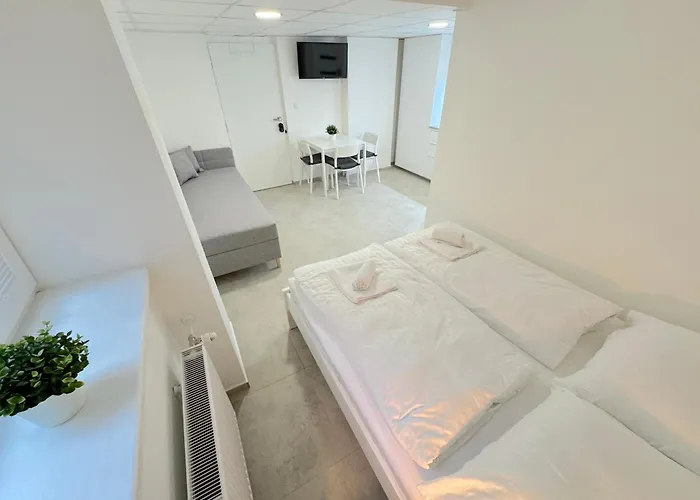 Krasny - 1 V Srdci Centra شقة براتسيلافا