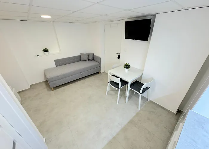 Krasny - 1 V Srdci Centra شقة براتسيلافا